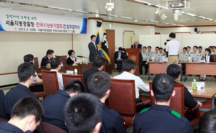 (2013.05.16) 한국시낭송협회와의 업무 협약식 199(1).jpg